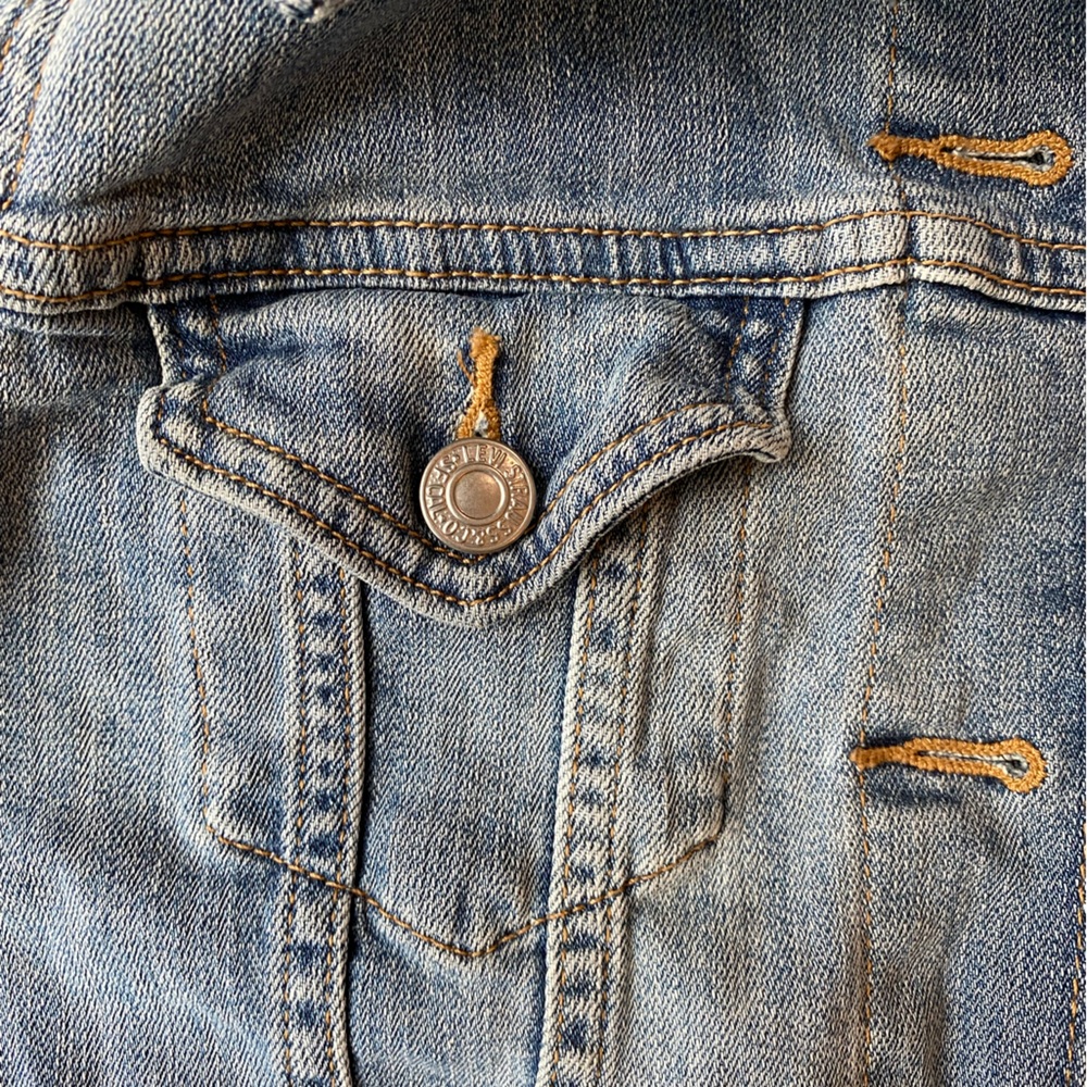 Levi’s Denim Trucker Jacket Medium Wash Sz XS - Picture 15 of 16